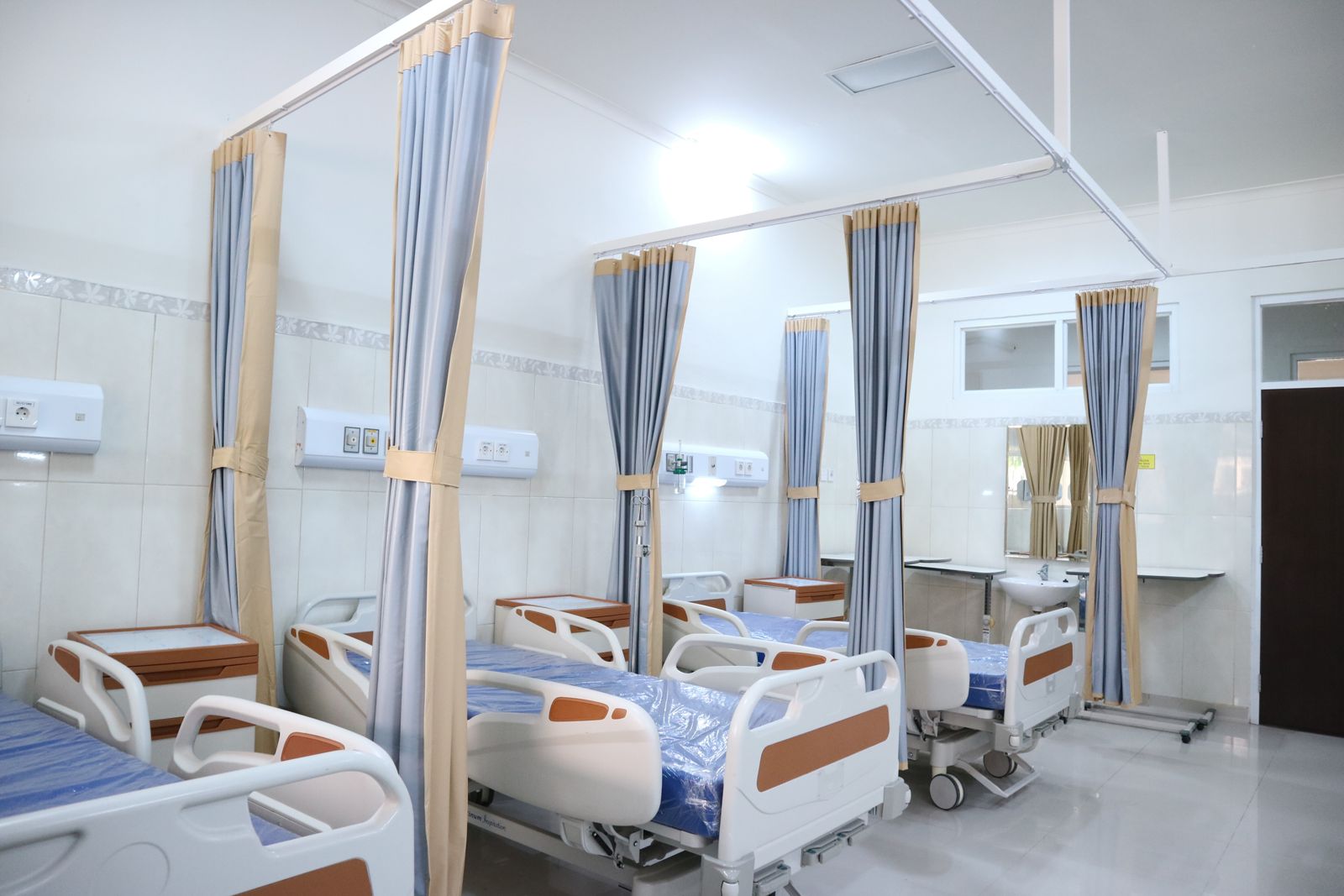 A clean, bright hospital ward